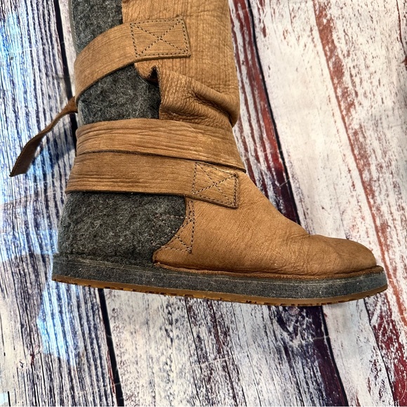 Sorel Chipahko Leather and Felt Blanket Boots - Picture 8 of 10